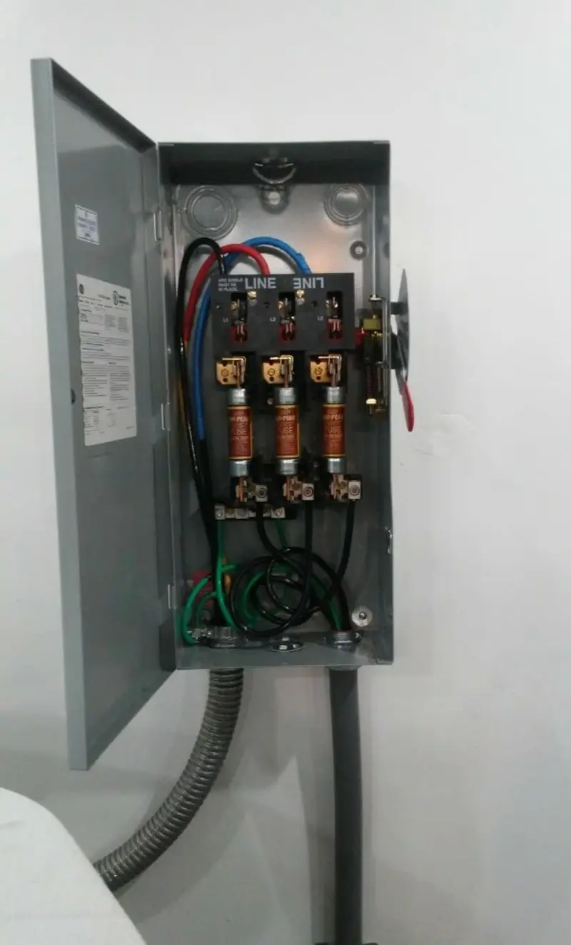 Three-phase disconnect switch installed for Smoke Detector Installation in Quartz Hill